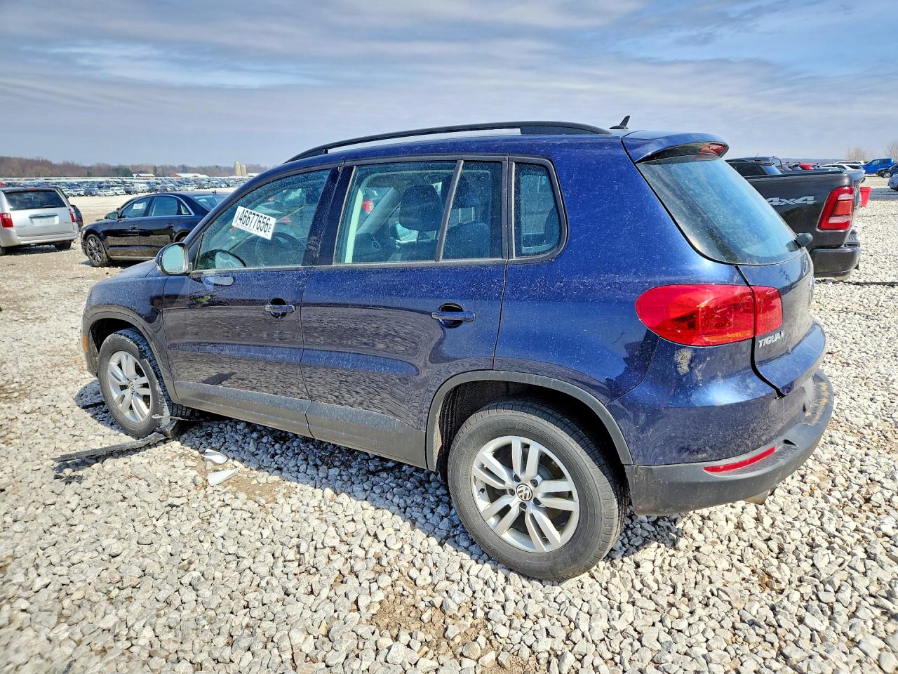 2016 VOLKSWAGEN TIGUAN S photo 2