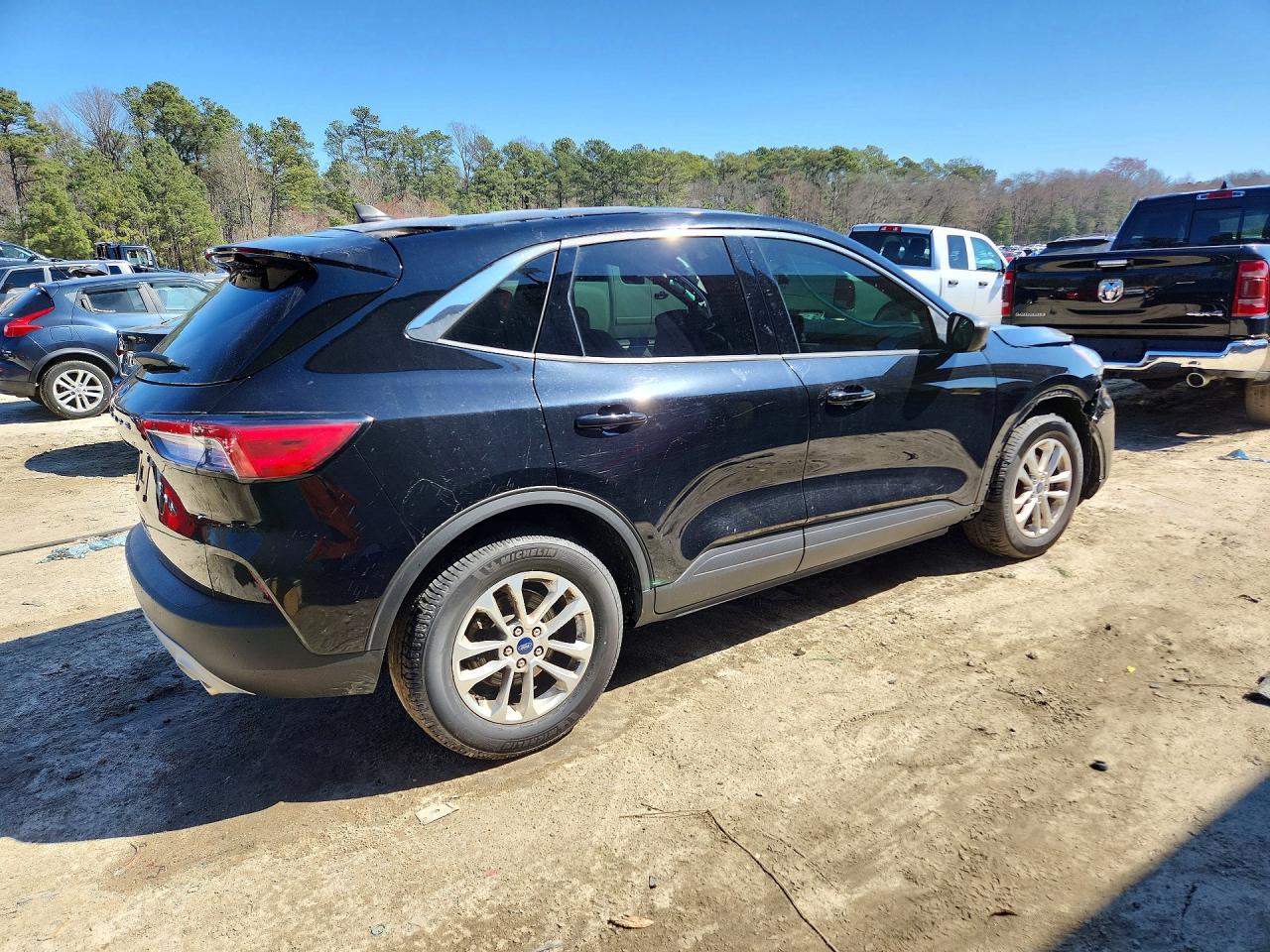 2022 FORD ESCAPE SE photo 3