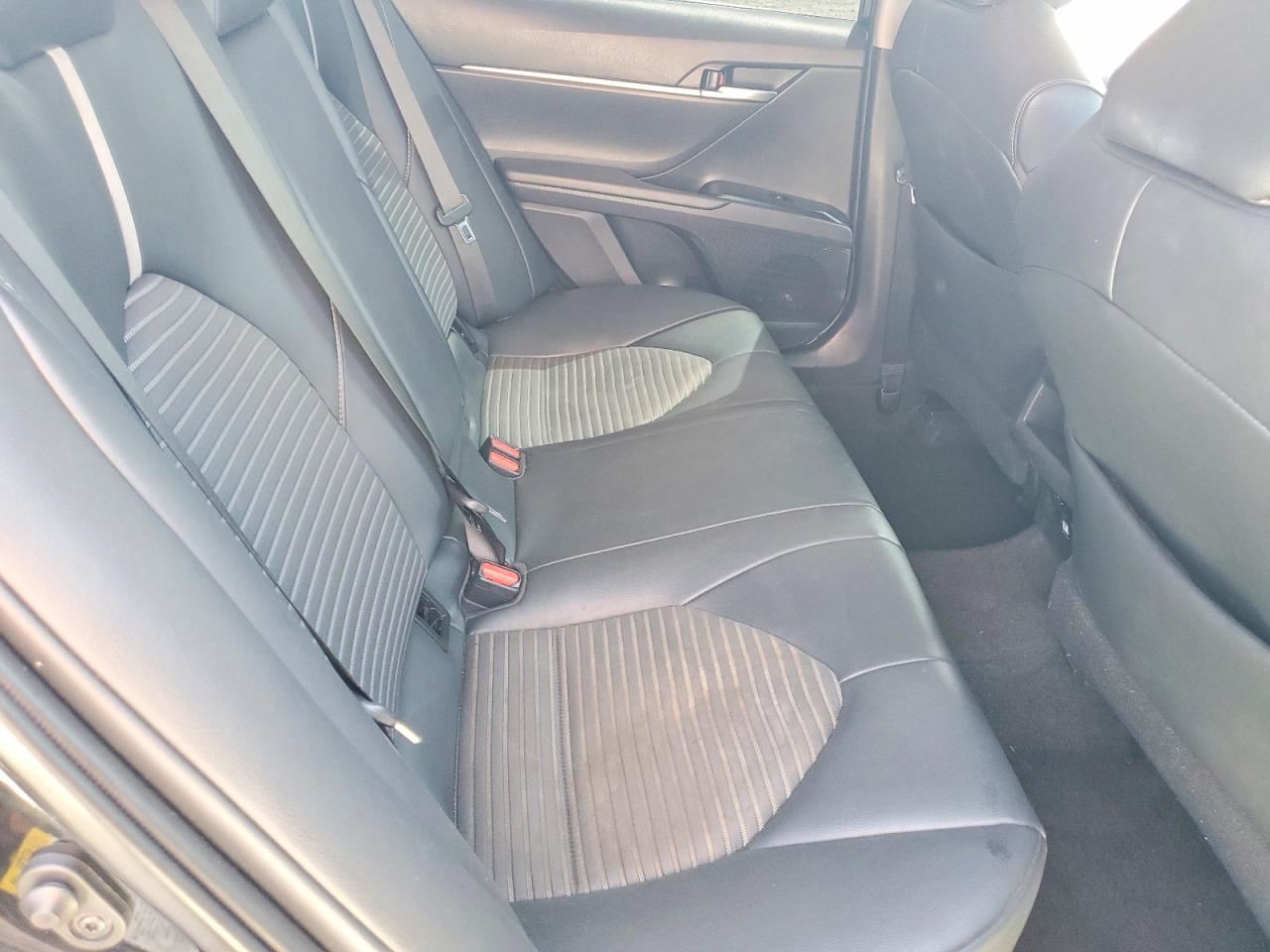 2019 TOYOTA CAMRY SE photo 10