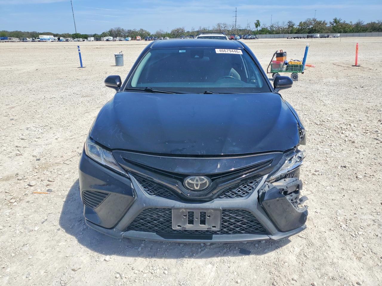 2019 TOYOTA CAMRY SE photo 5