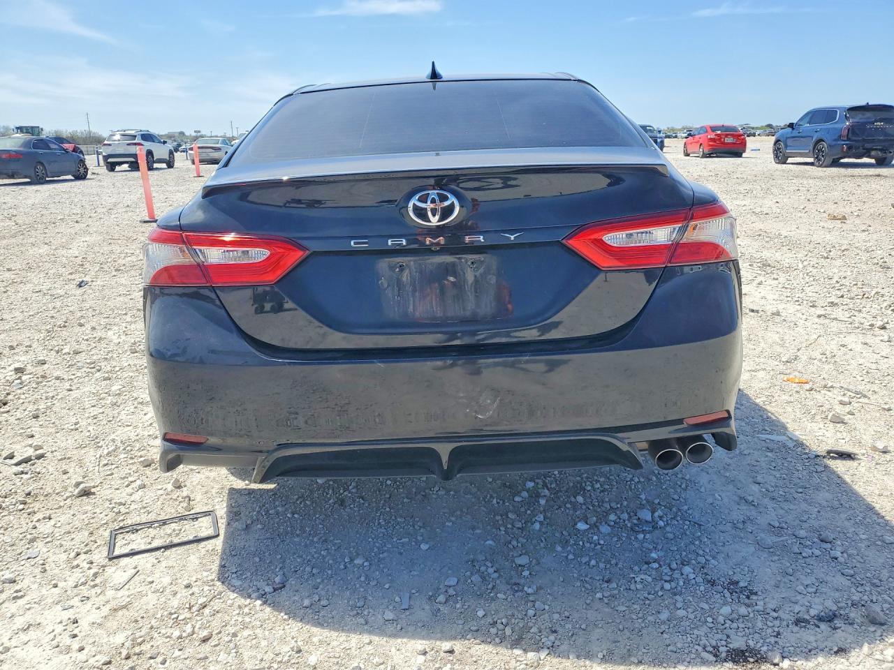 2019 TOYOTA CAMRY SE photo 6