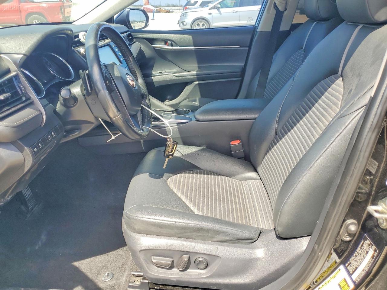 2019 TOYOTA CAMRY SE photo 7