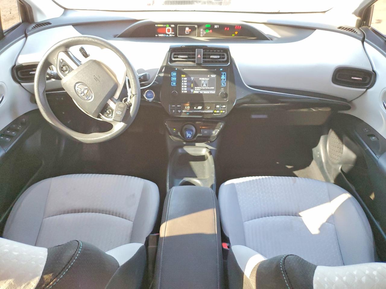 2017 TOYOTA PRIUS TWO photo 8