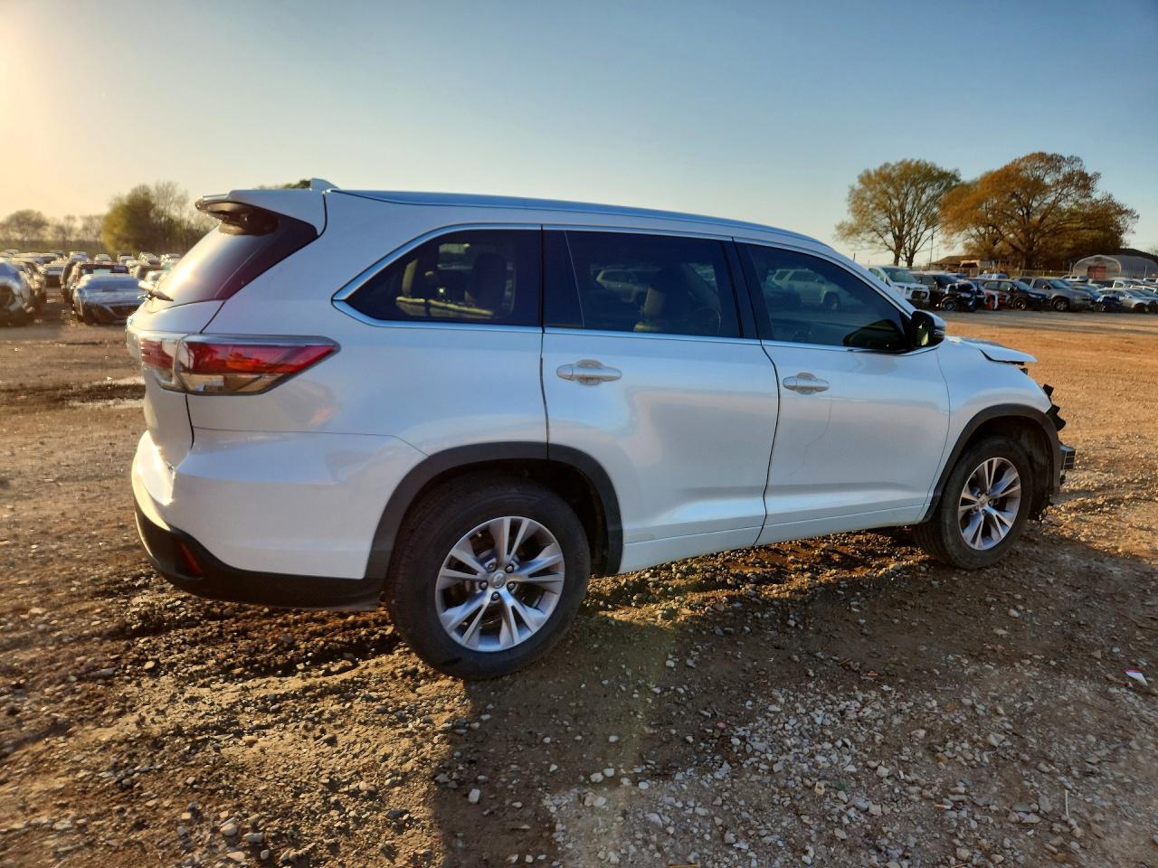 2014 TOYOTA HIGHLANDER XLE photo 5