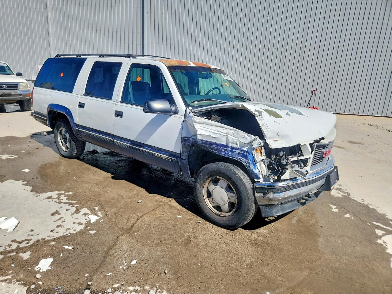 1997 GMC SUBURBAN K1500 photo 4