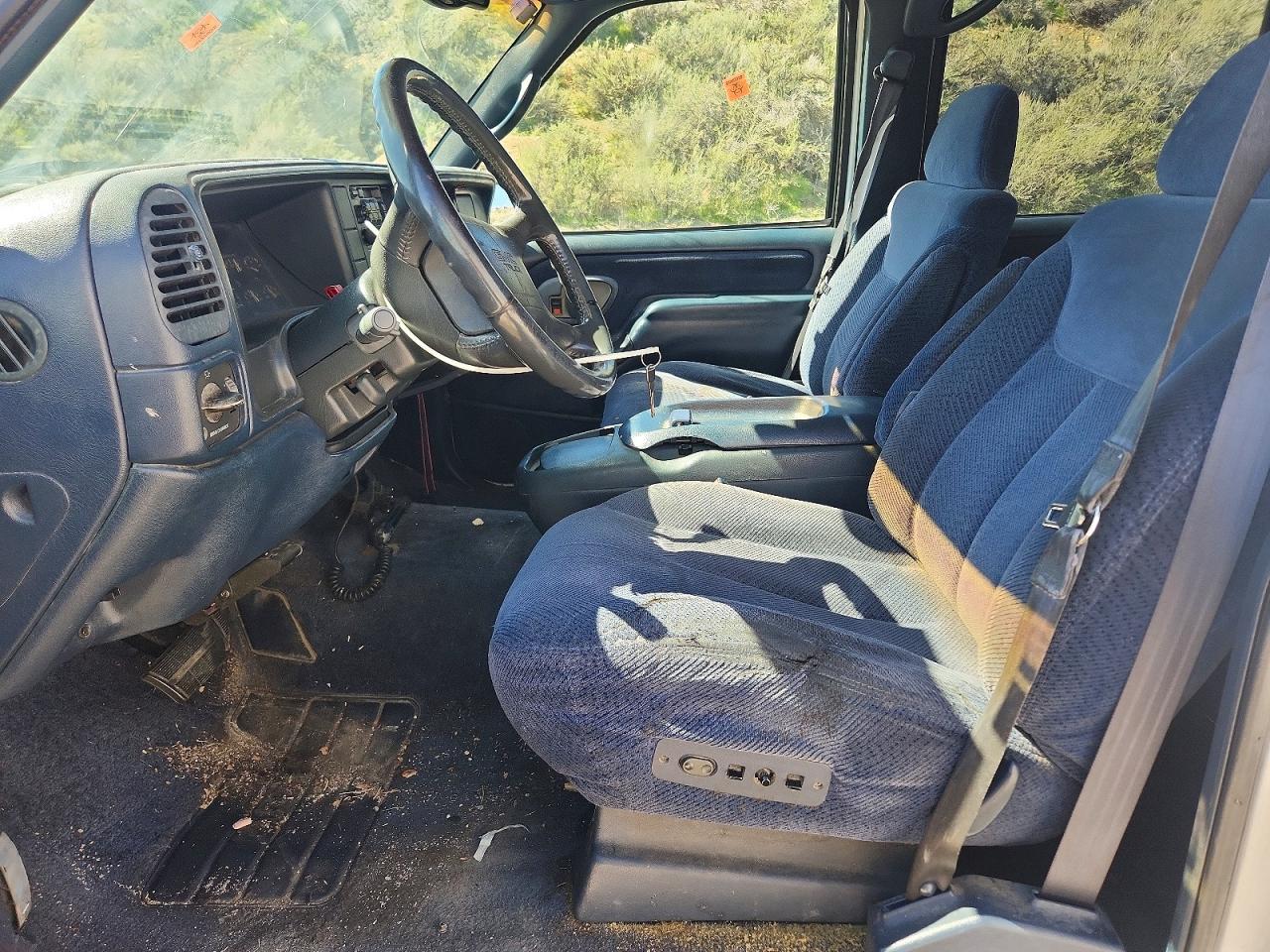 1997 GMC SUBURBAN K1500 photo 7