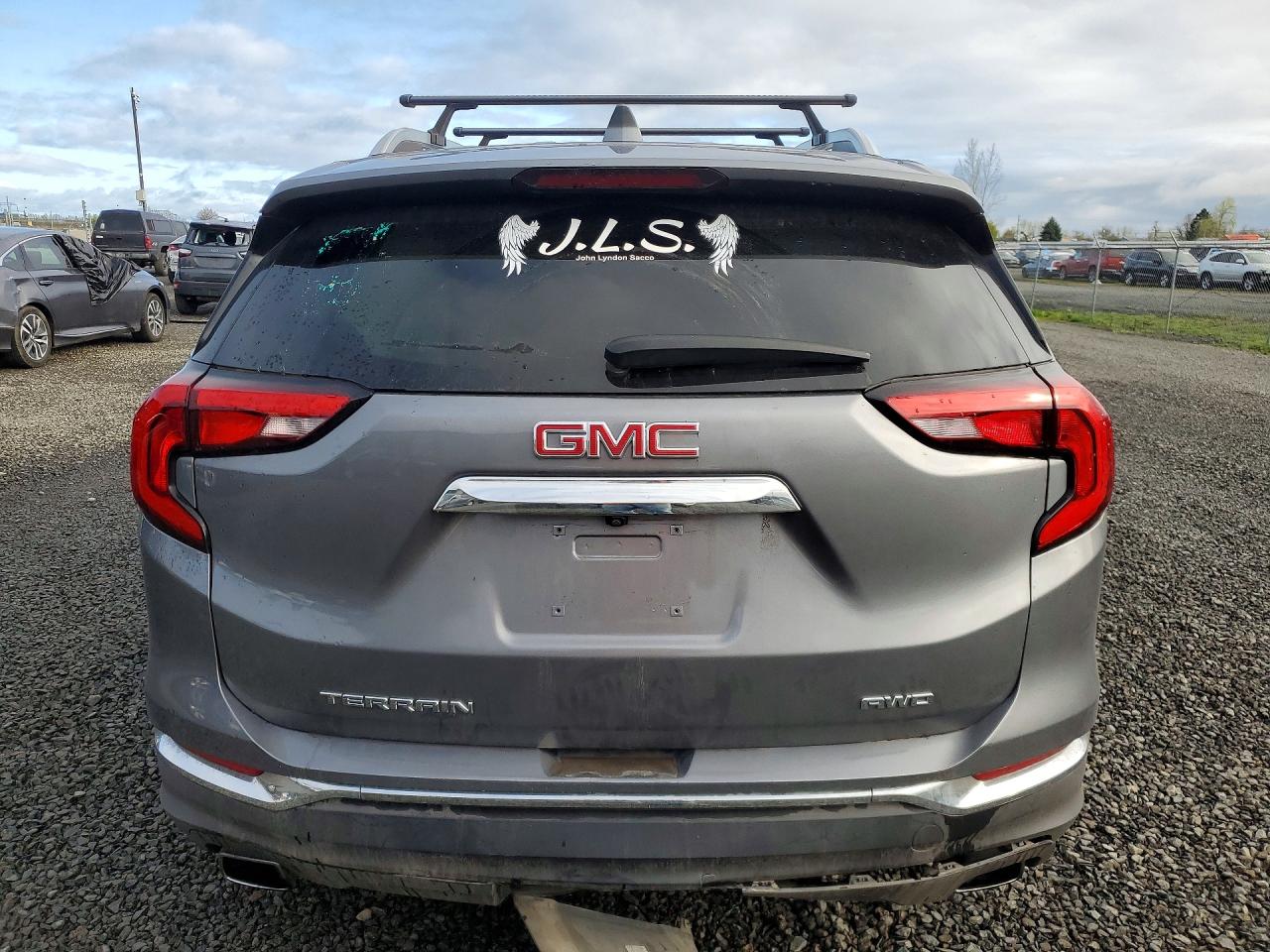 2020 GMC TERRAIN SLT photo 11