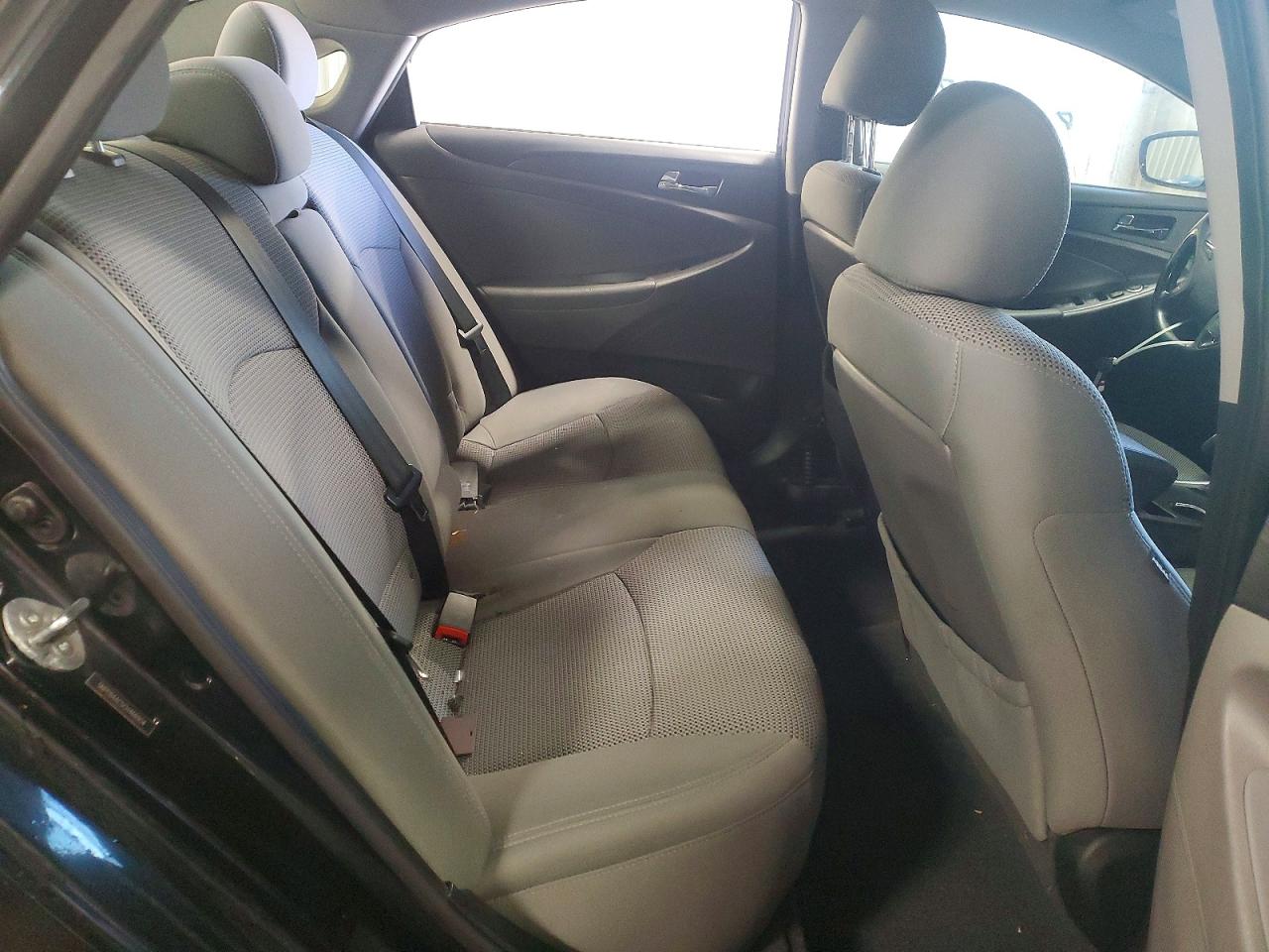 2012 HYUNDAI SONATA GLS photo 28