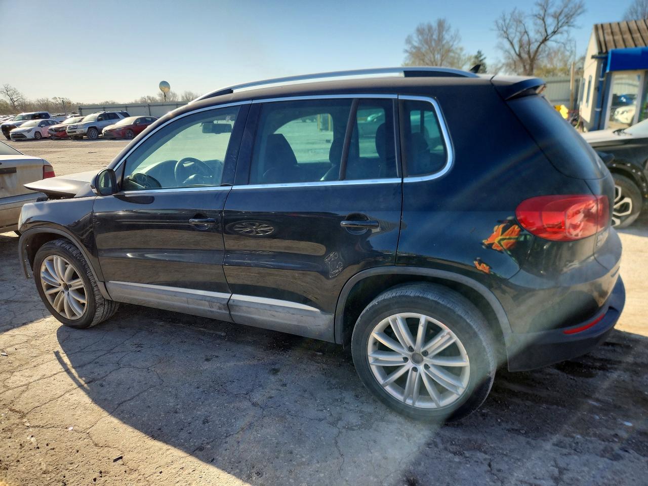 2016 VOLKSWAGEN TIGUAN S photo 4