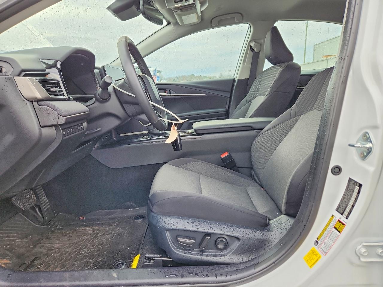 2025 TOYOTA CAMRY LE photo 7