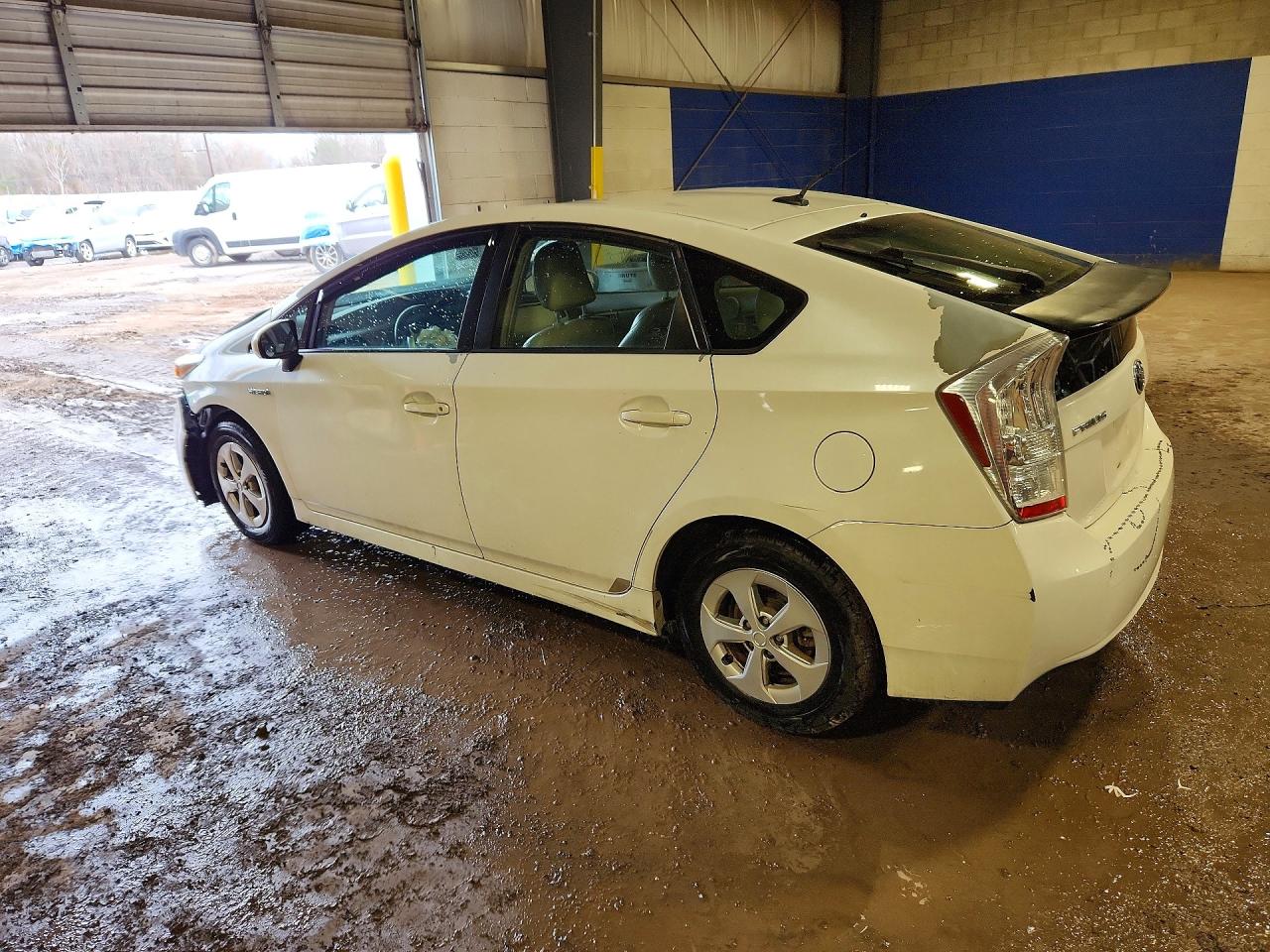 2010 TOYOTA PRIUS III photo 2