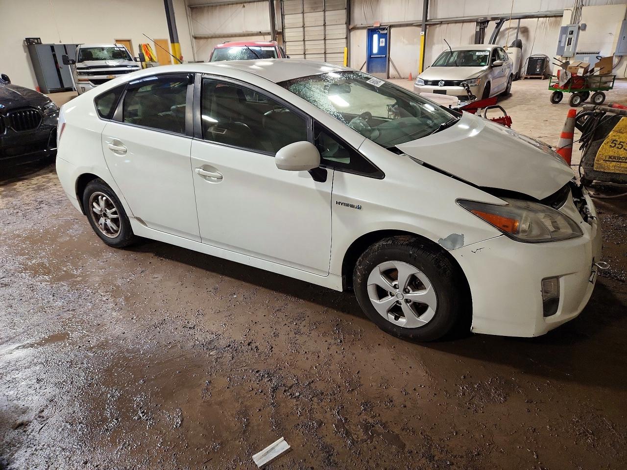 2010 TOYOTA PRIUS III photo 4