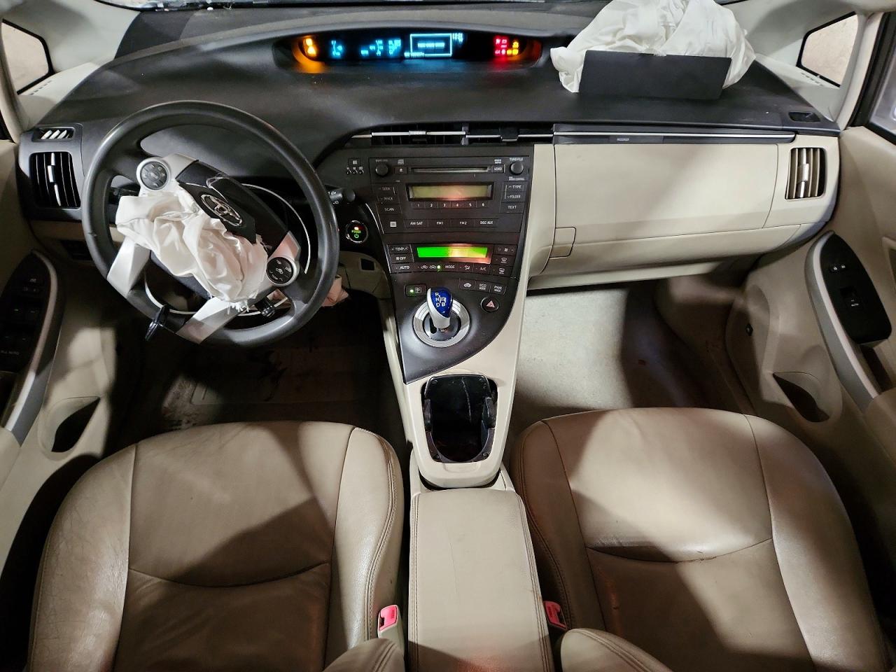 2010 TOYOTA PRIUS III photo 8