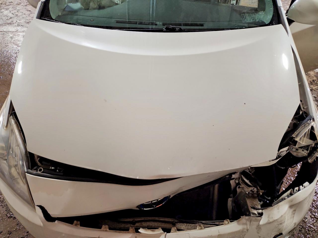 2010 TOYOTA PRIUS III photo 11