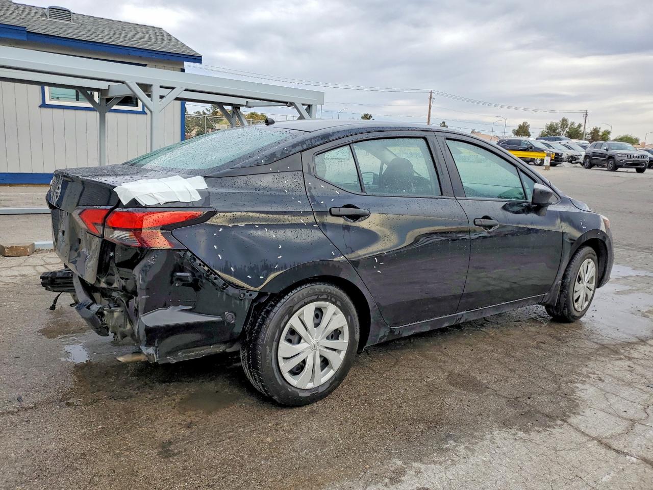 2021 NISSAN VERSA S photo 5