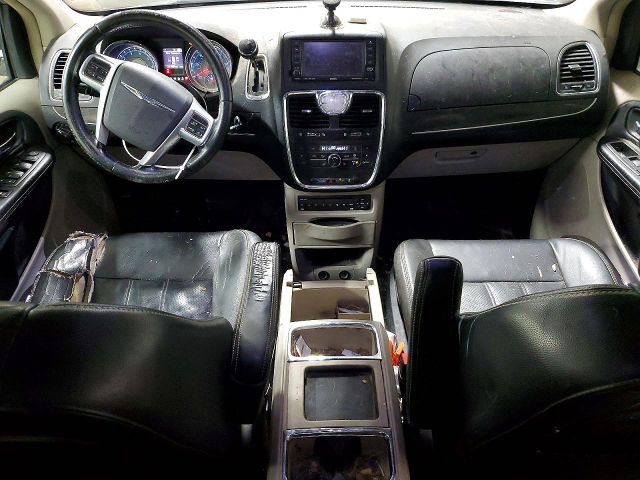 2011 CHRYSLER TOWN & COUNTRY TOURING L photo 15