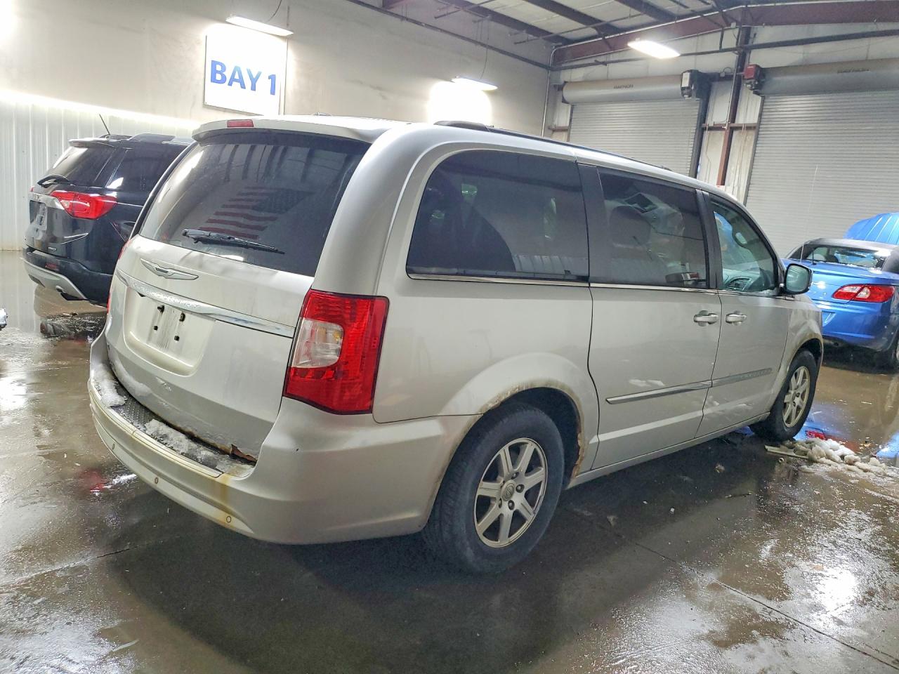 2011 CHRYSLER TOWN & COUNTRY TOURING L photo 5