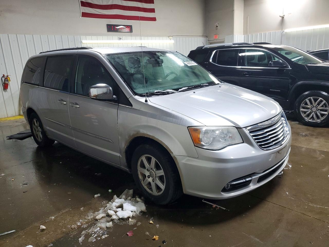 2011 CHRYSLER TOWN & COUNTRY TOURING L photo 7