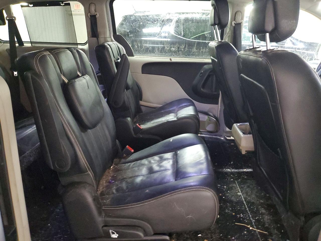 2011 CHRYSLER TOWN & COUNTRY TOURING L photo 19
