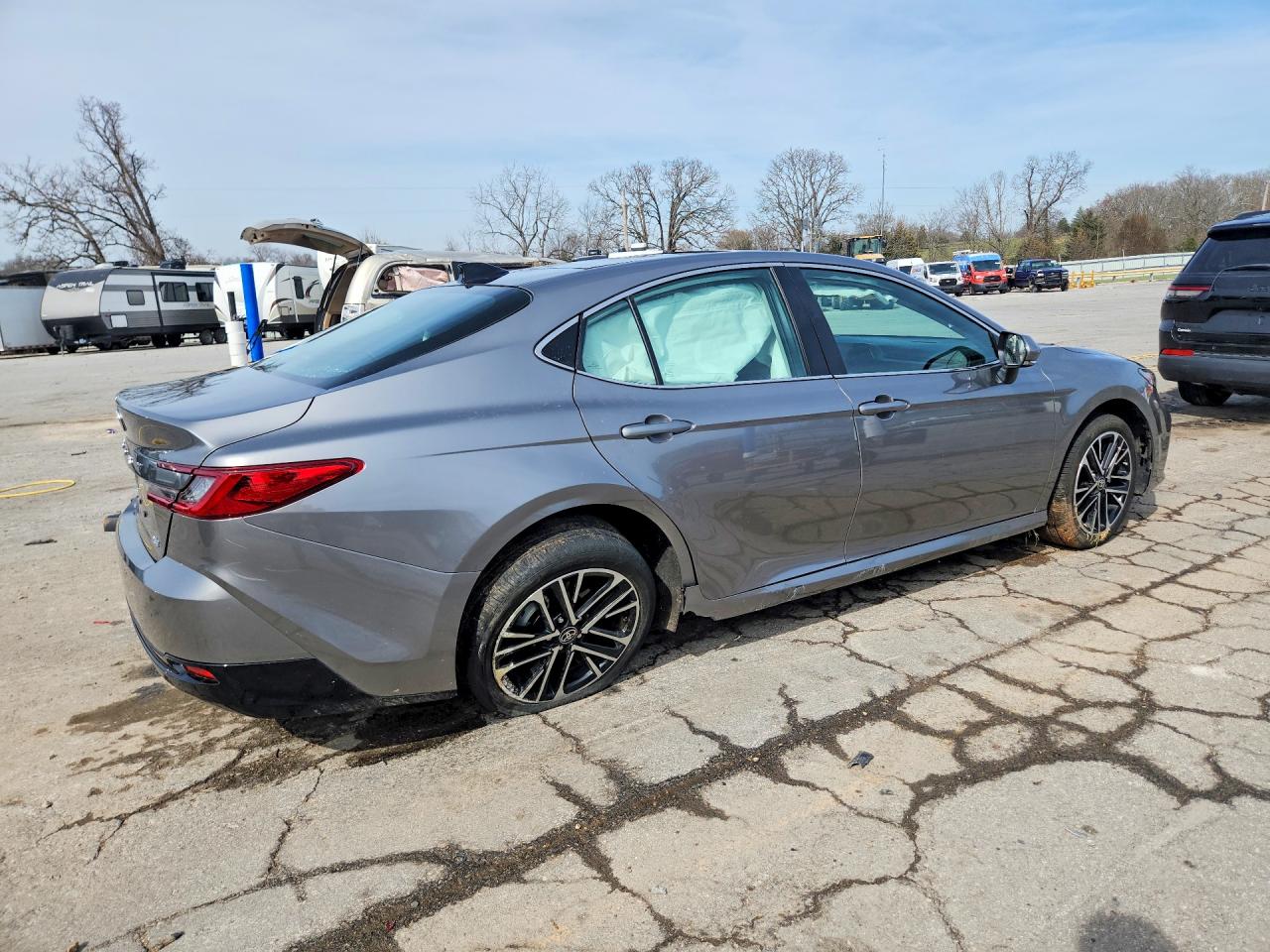 2025 TOYOTA CAMRY XLE photo 7