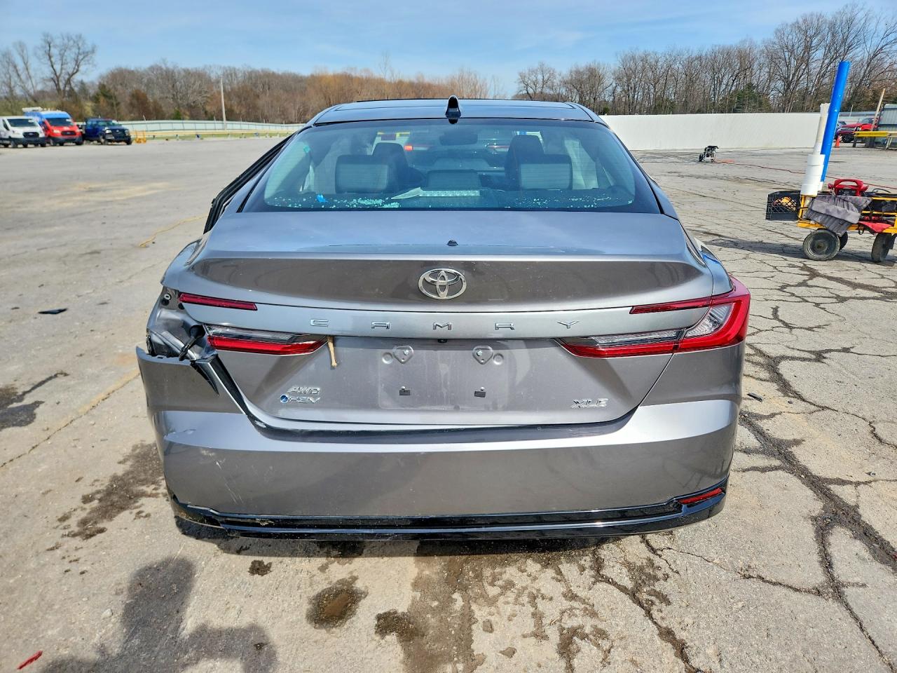 2025 TOYOTA CAMRY XLE photo 16