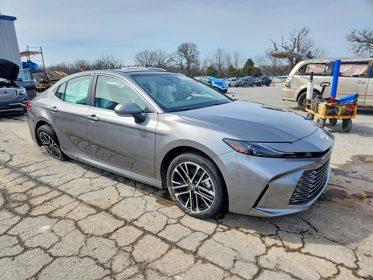 2025 TOYOTA CAMRY XLE photo 10