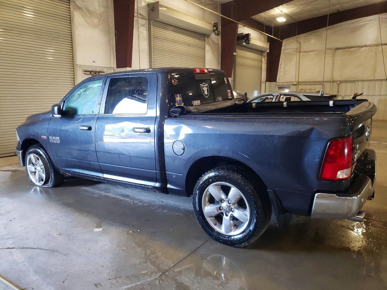 2016 RAM 1500 SLT photo 3
