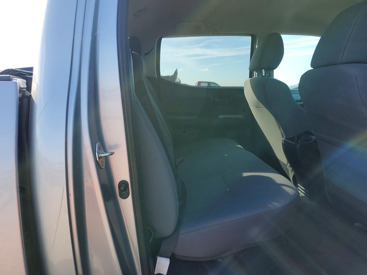 2017 TOYOTA TACOMA SR5 V6 photo 19