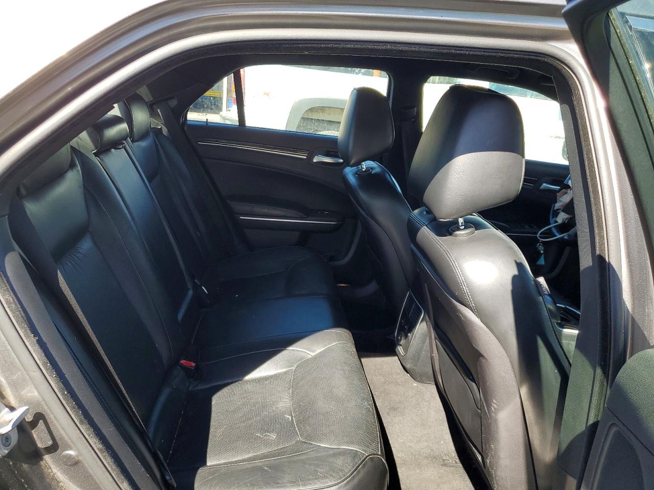 2011 CHRYSLER 300C photo 10