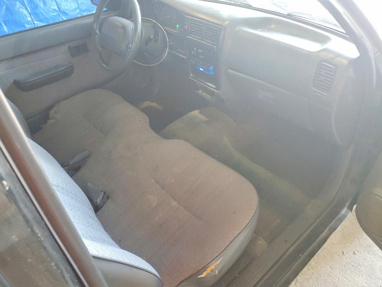 1996 TOYOTA TACOMA BASE photo 19