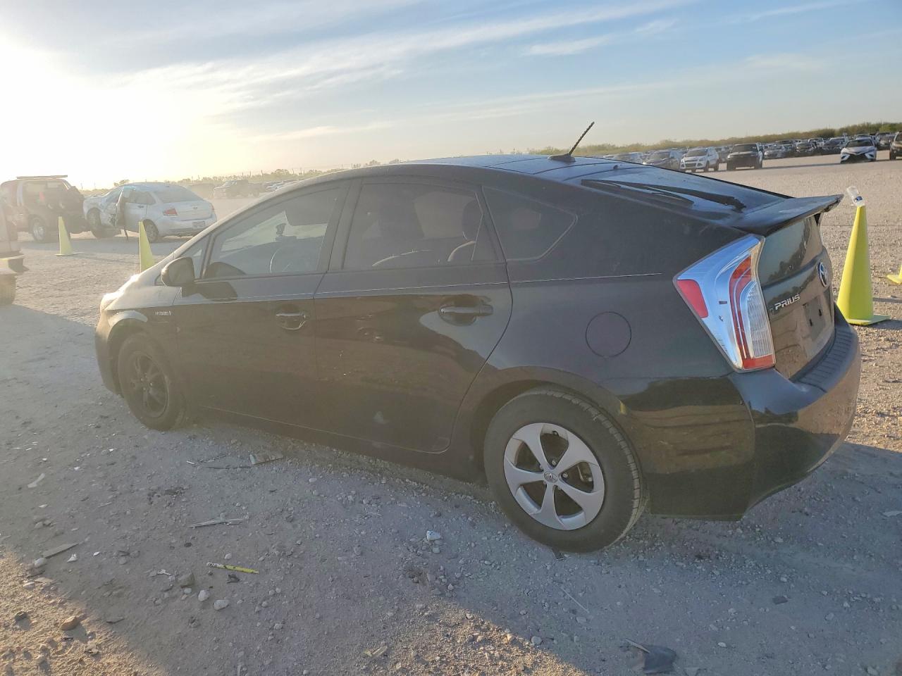 2015 TOYOTA PRIUS THREE photo 3