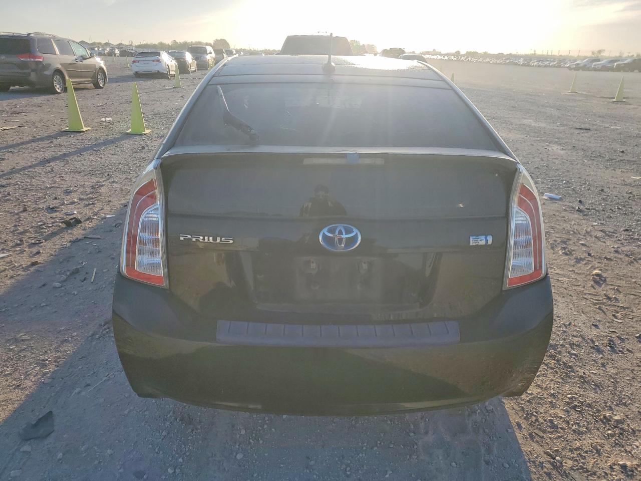 2015 TOYOTA PRIUS THREE photo 11