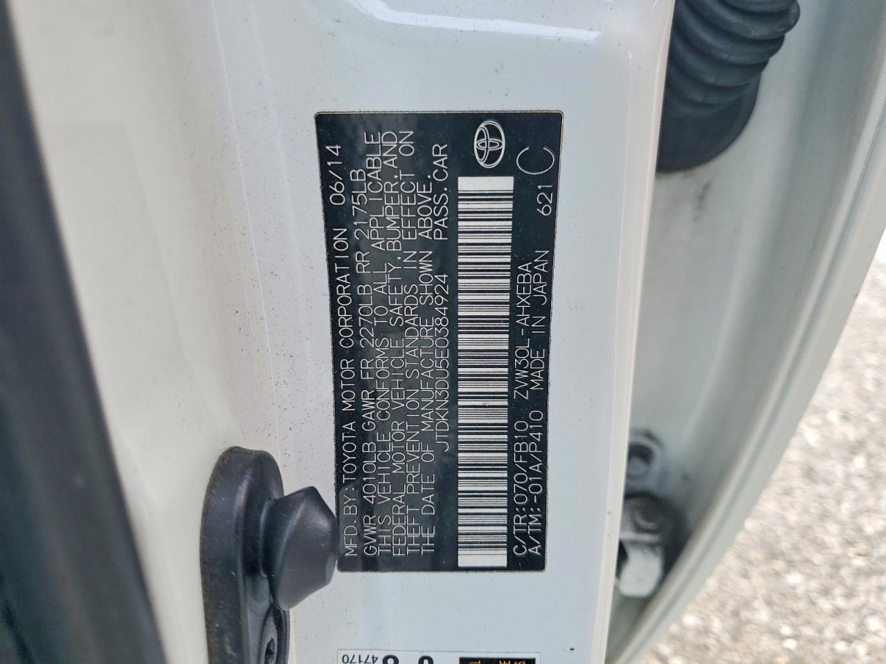 2014 TOYOTA PRIUS TWO photo 13