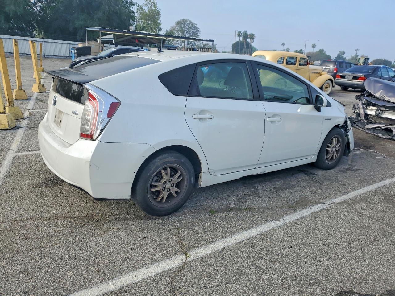 2014 TOYOTA PRIUS TWO photo 3