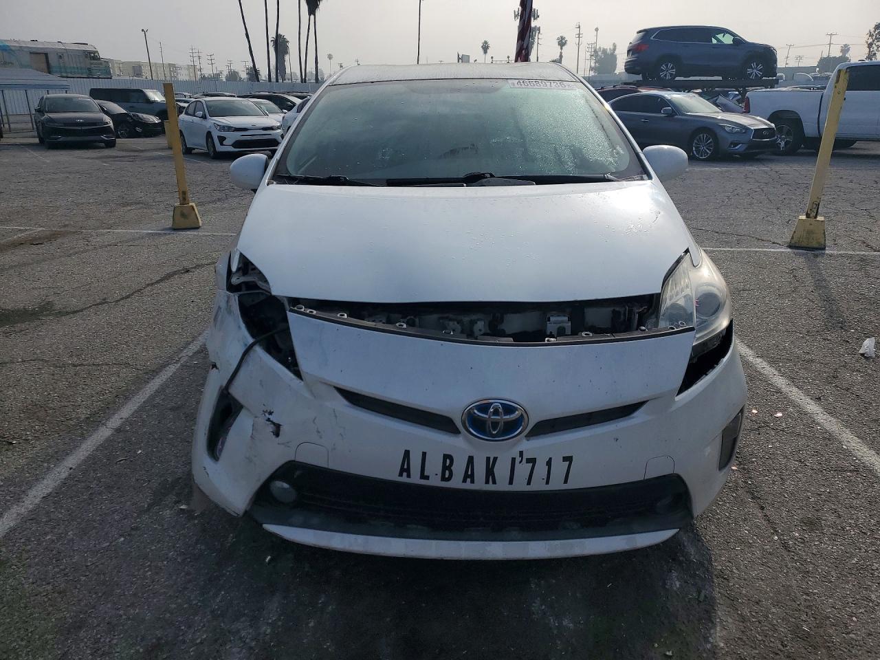 2014 TOYOTA PRIUS TWO photo 5