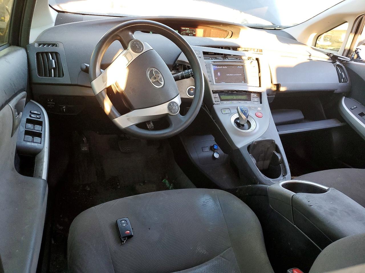 2015 TOYOTA PRIUS TWO photo 22