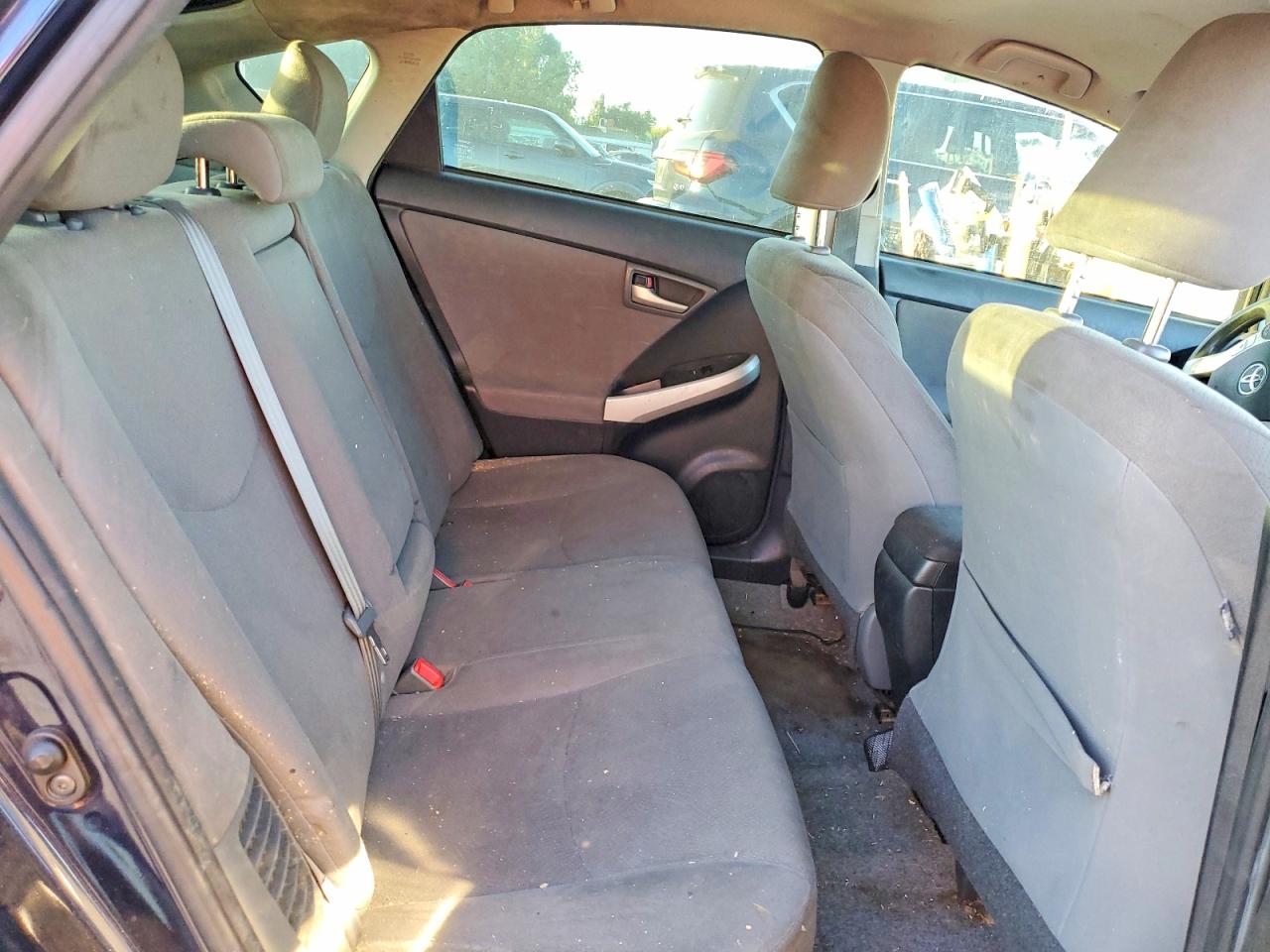 2015 TOYOTA PRIUS TWO photo 28