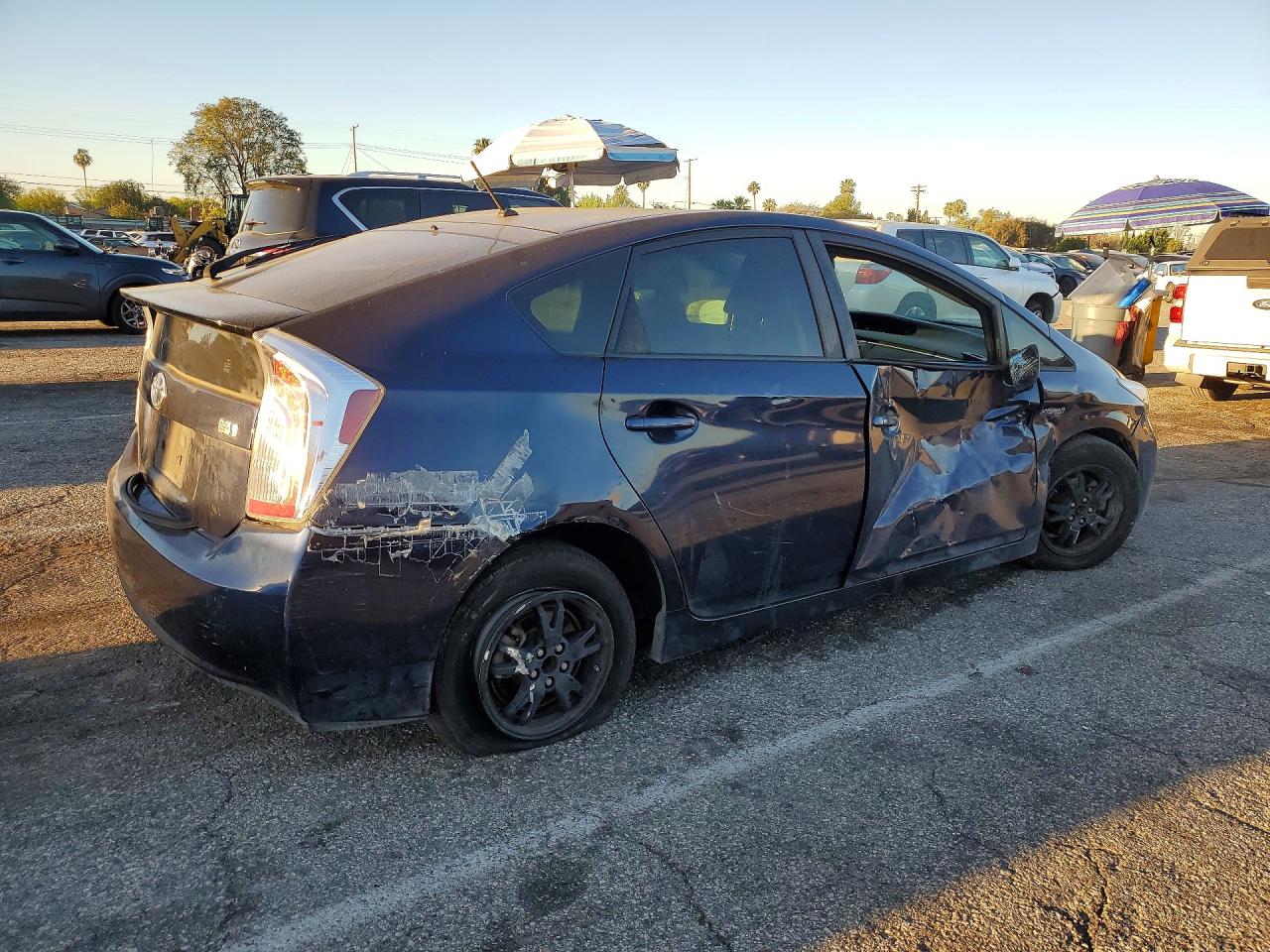 2015 TOYOTA PRIUS TWO photo 7