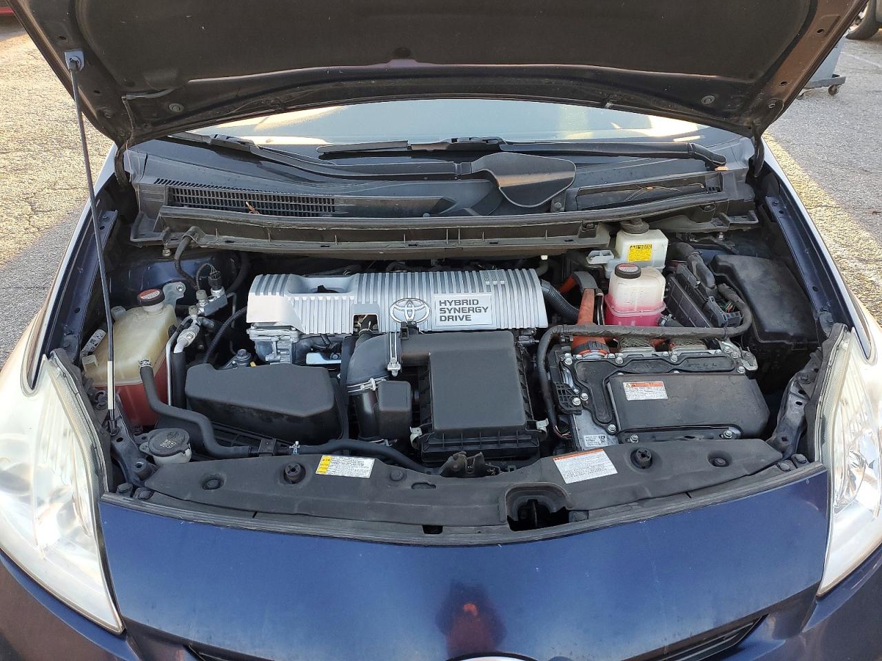 2015 TOYOTA PRIUS TWO photo 31