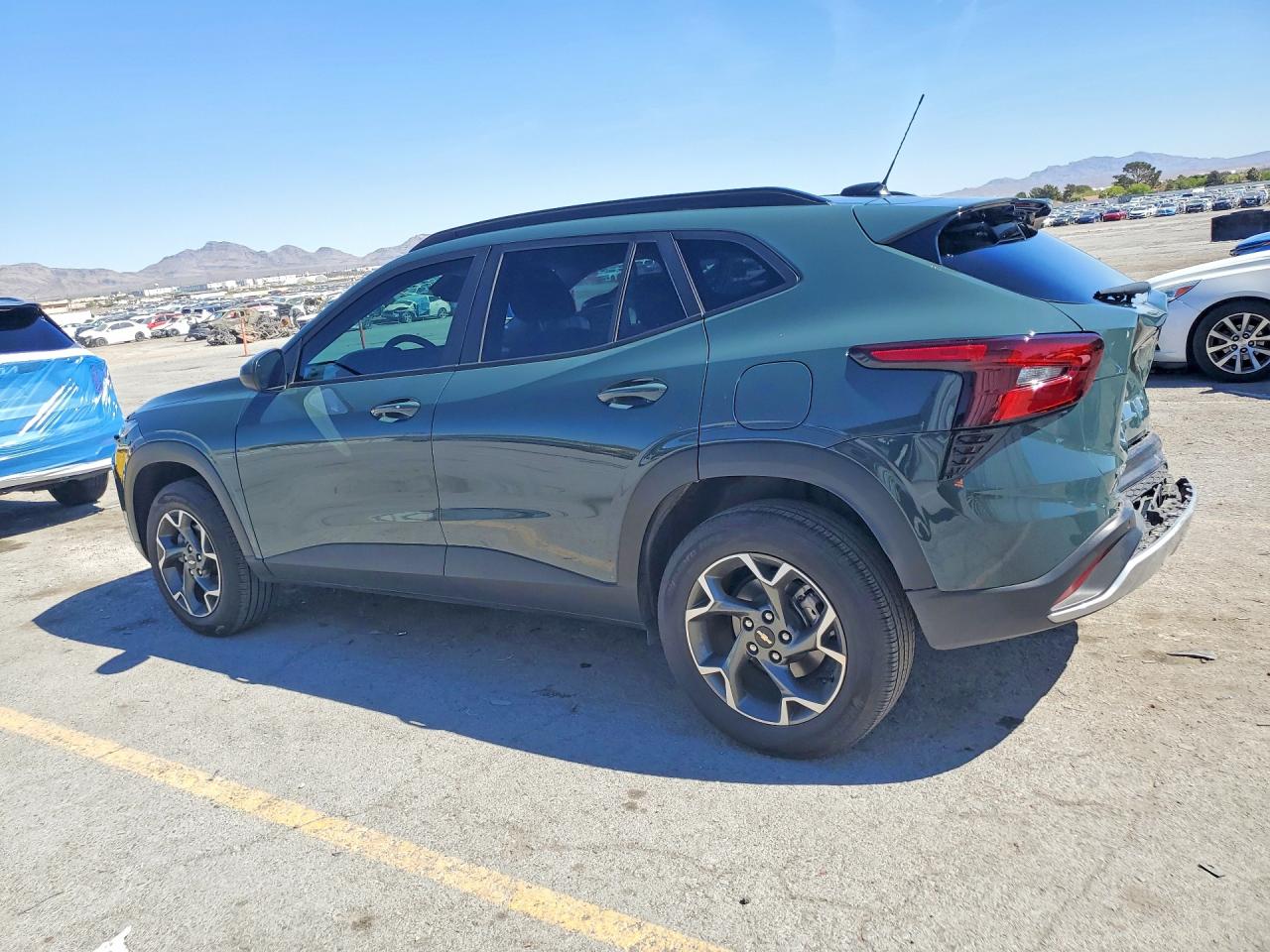 2025 CHEVROLET TRAX 1LT photo 2