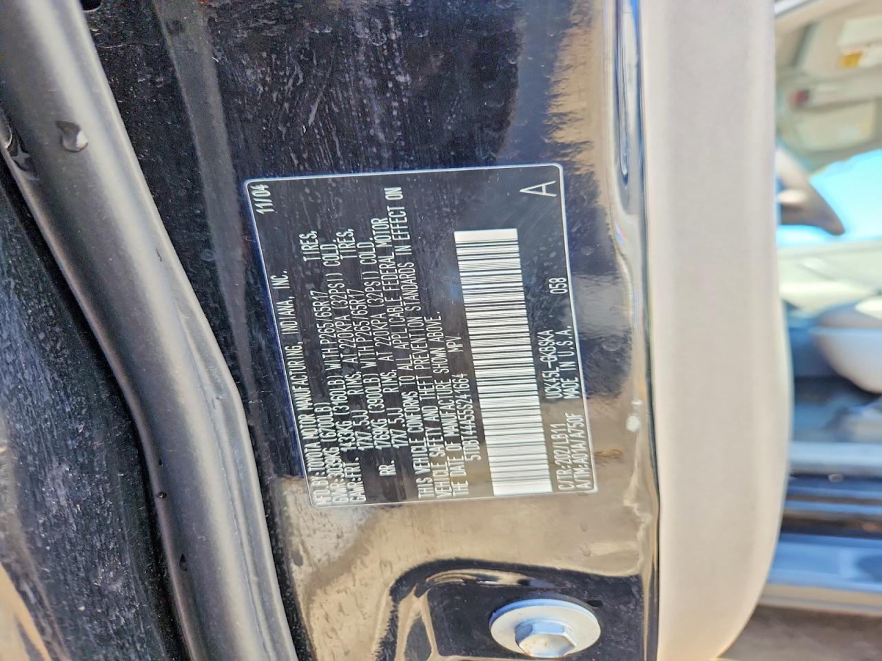 2005 TOYOTA SEQUOIA SR5 photo 13