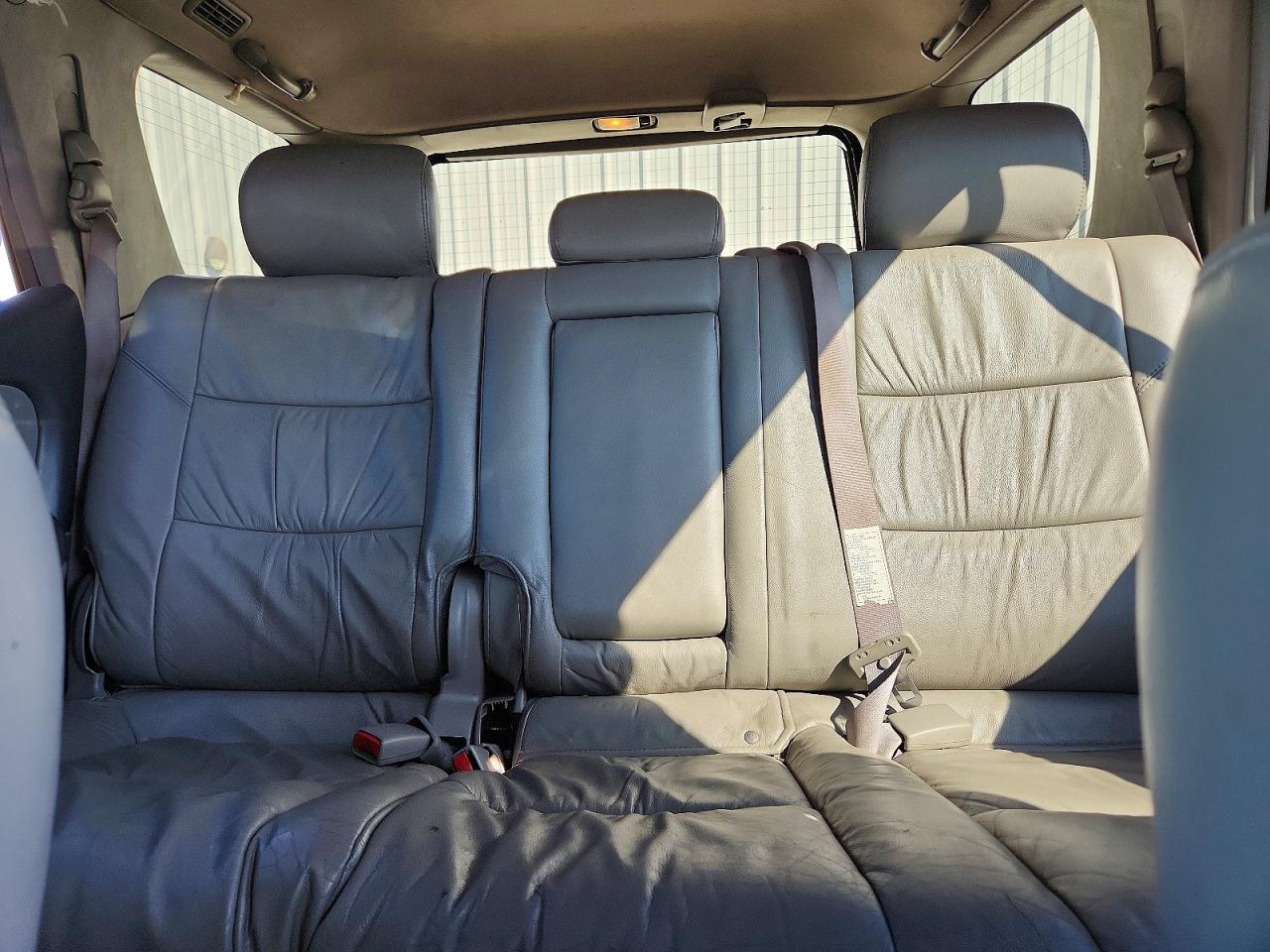 2005 TOYOTA SEQUOIA SR5 photo 10