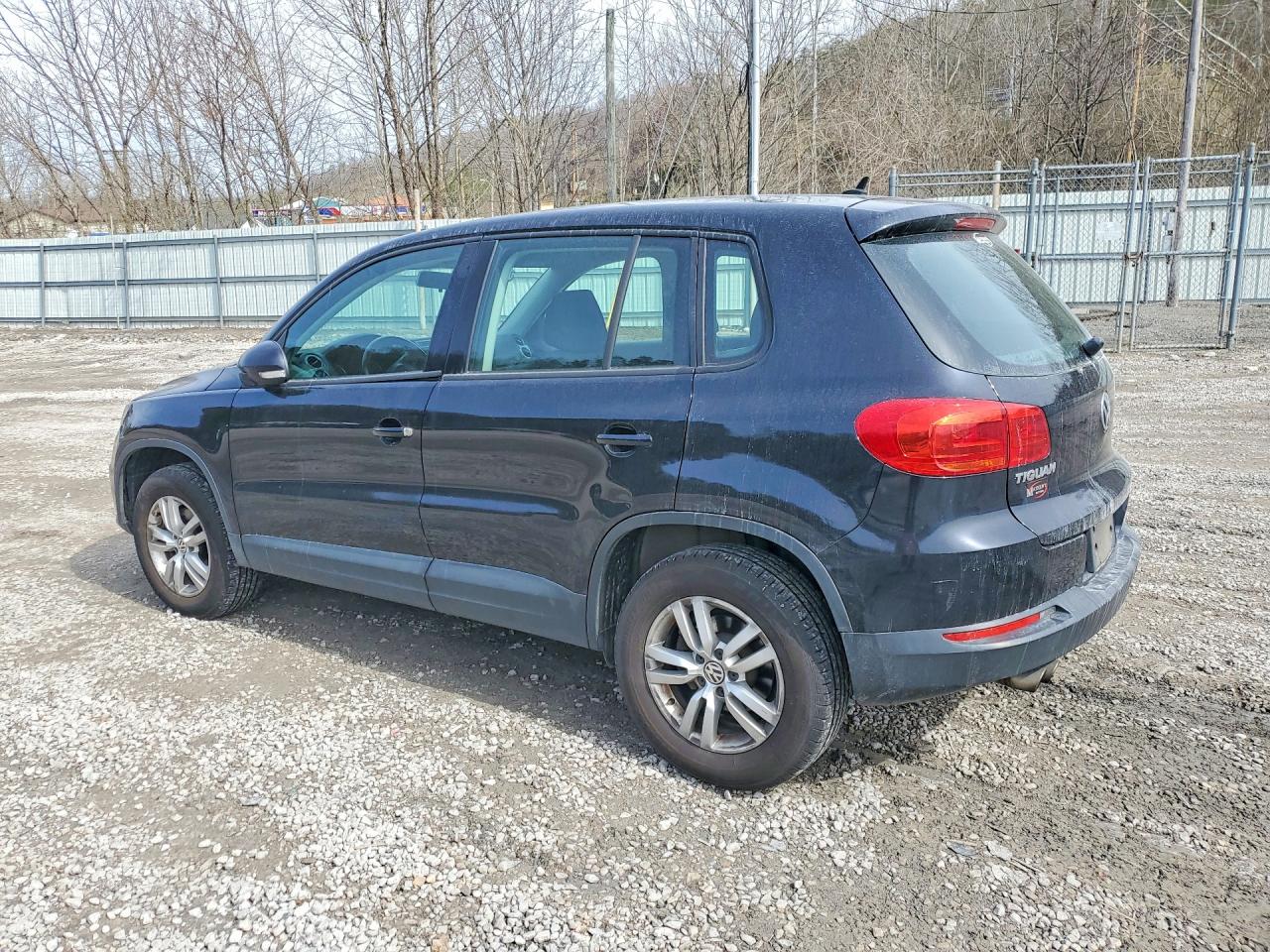 2013 VOLKSWAGEN TIGUAN S photo 5
