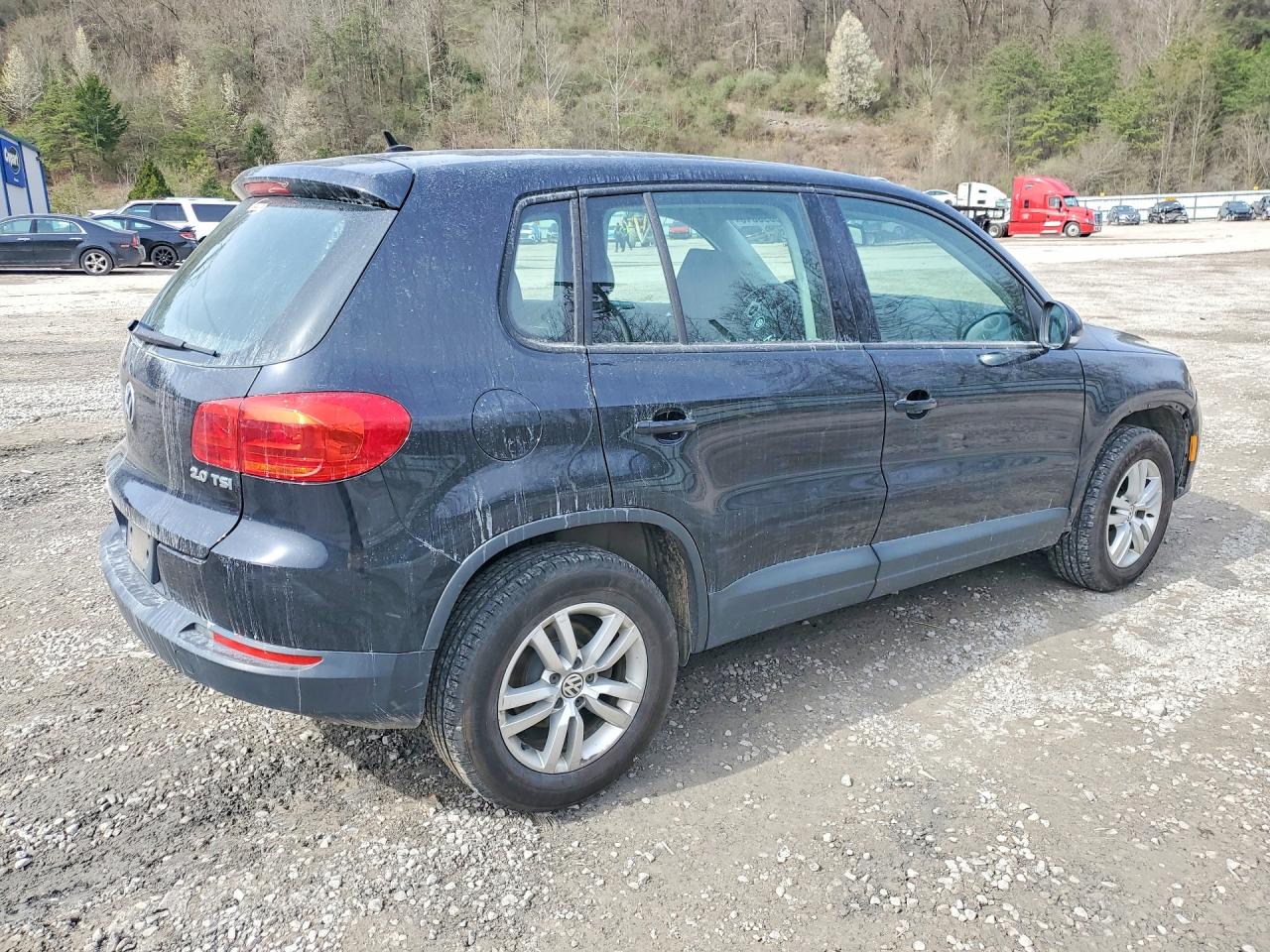 2013 VOLKSWAGEN TIGUAN S photo 9