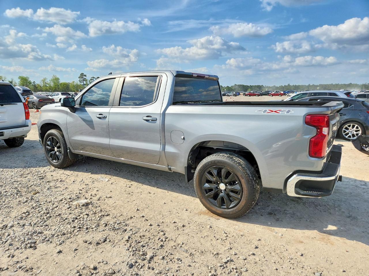 2023 CHEVROLET SILVERADO K1500 LT-L photo 4