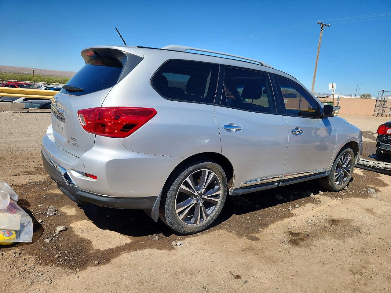 2017 NISSAN PATHFINDER PLATINUM photo 5