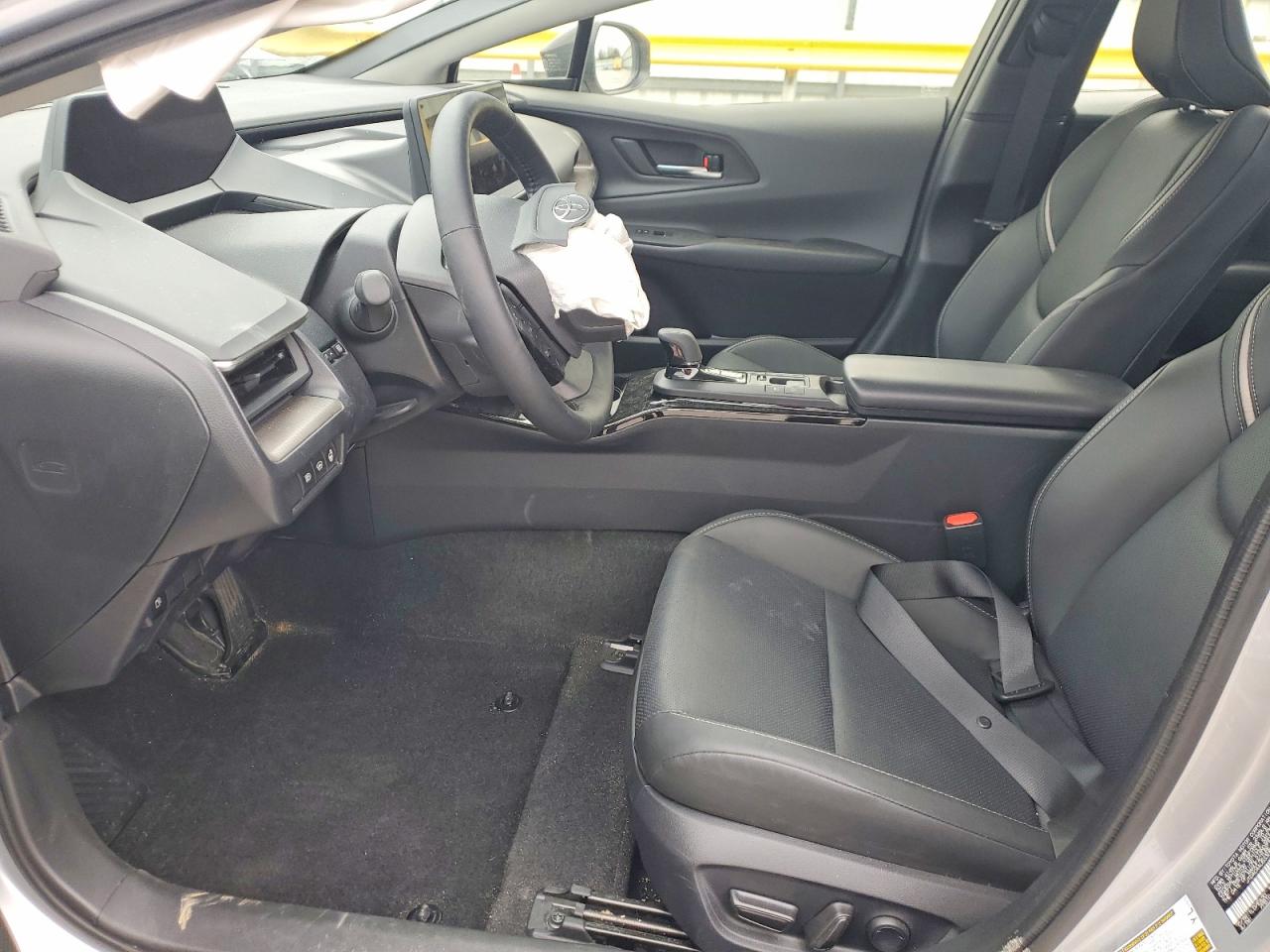 2025 TOYOTA PRIUS XLE photo 13