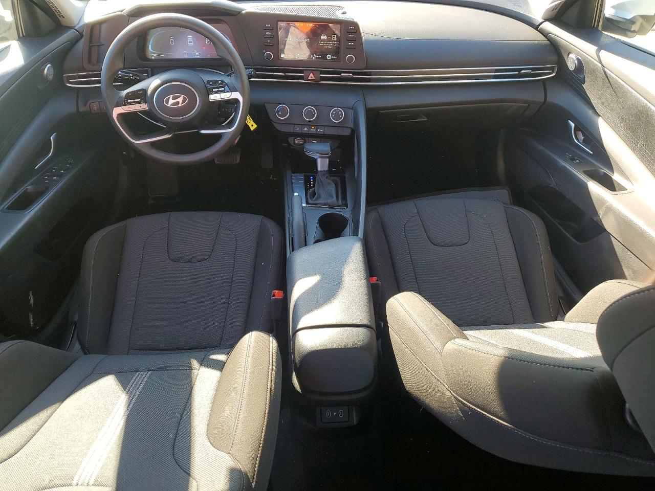 2025 HYUNDAI ELANTRA SE photo 22