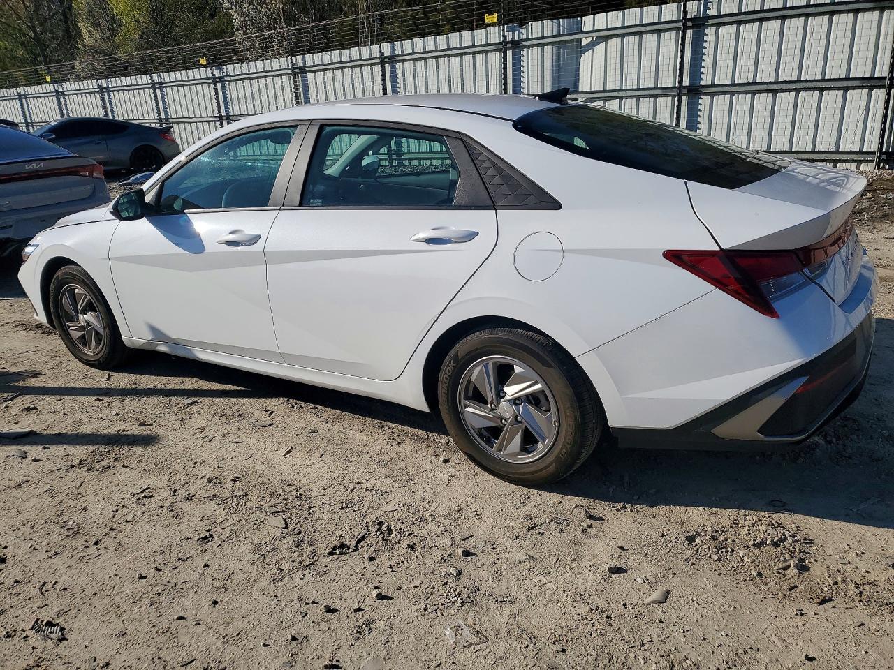 2025 HYUNDAI ELANTRA SE photo 4