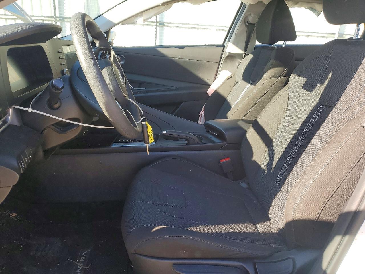 2025 HYUNDAI ELANTRA SE photo 19